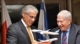 דוד ברודט, יו"ר דריקטוריון אל על, ומר זיאד אל זיאני, שר הכלכלה, המסחר והתיירות ויו"ר דירקטוריון גולף אייר, צילום: דוברות אל על